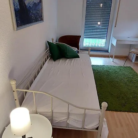 Gemuetliche Am Schwimmbad Apartman